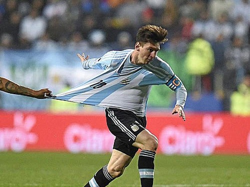 Messi bắt đầu được “đối xử” như tiền bối