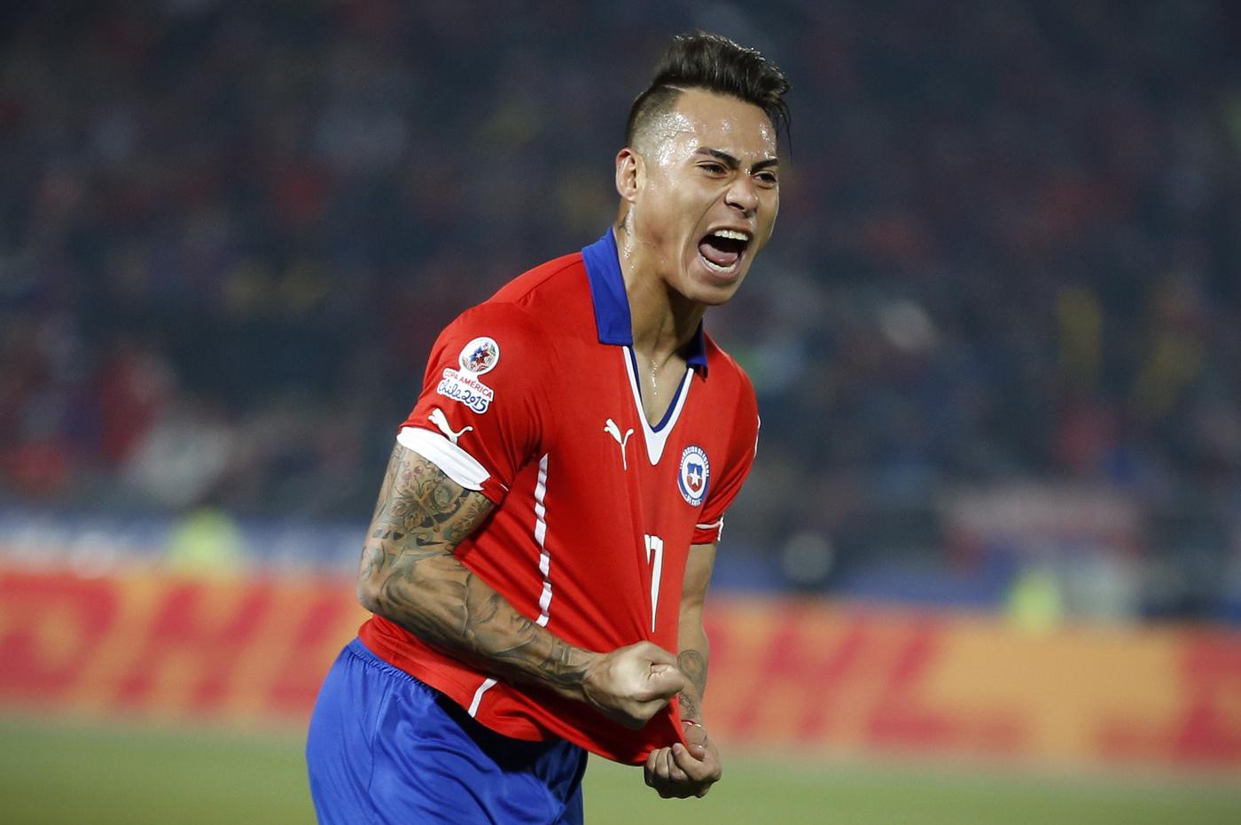 10 pha làm bàn đẹp mắt của Copa America 2015