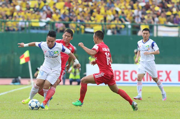 Becamex Bình Dương 1-1 Sông Lam Nghệ An: Bất phân thắng bại