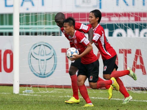 ĐT.LA 4-3 QNK.Quảng Nam: Nghẹt thở