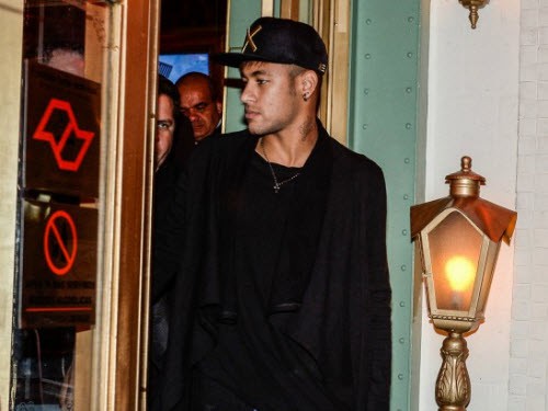 Neymar rủ đàn anh Adriano bay đêm