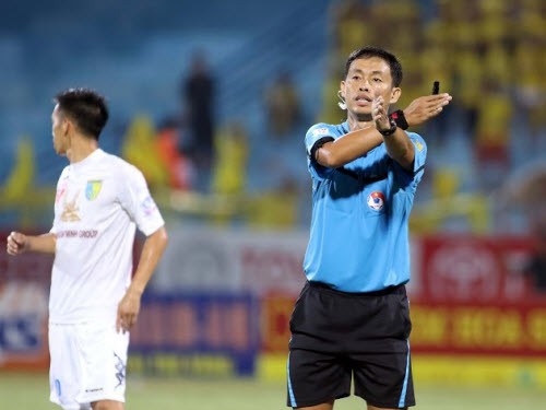 HN.T&T 2-0 SHB.Đà Nẵng: “Bắt thế này thì nên nghỉ đi…”