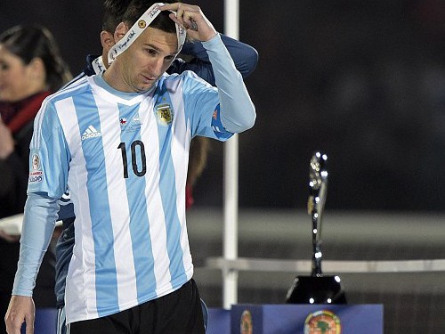 Messi từ chối nhận giải cầu thủ hay nhất Copa America