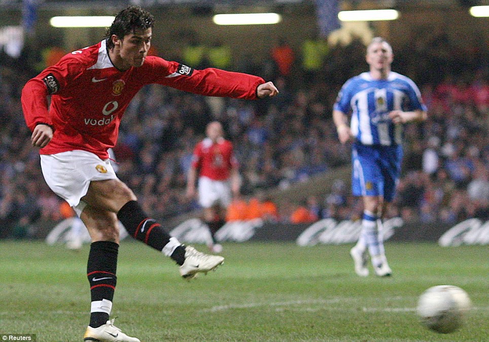 CR7 và những pha bóng huyền ảo 10 năm trước