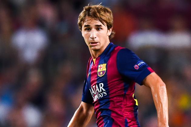 Cầu thủ trẻ Barca khoe kỹ năng chơi bóng trong phòng tập