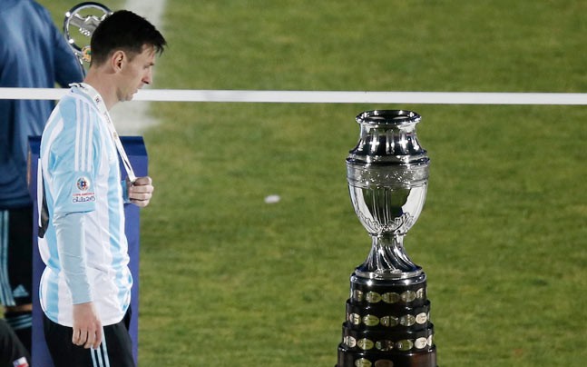 Cận cảnh anh trai của Lionel Messi bị quấy rối tại Copa America