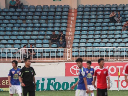 Khán đài sân Pleiku giảm nhiệt: Hệ quả tất yếu