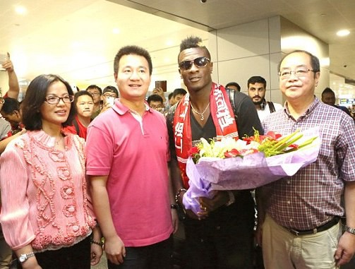 Asamoah Gyan ký HĐ 2 năm với đội bóng Trung Quốc