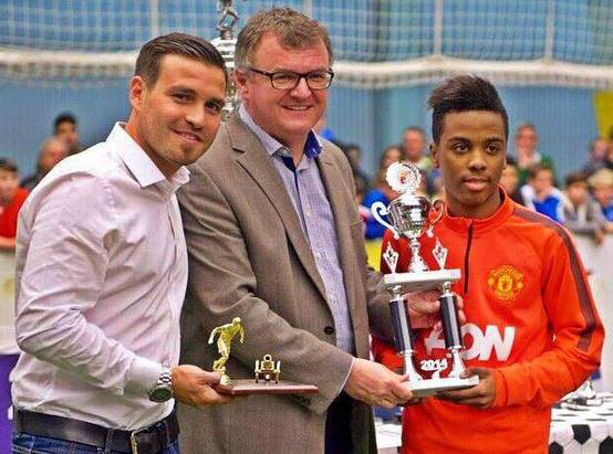 Cầu thủ trẻ Man Utd khoe chân nhanh như CR7