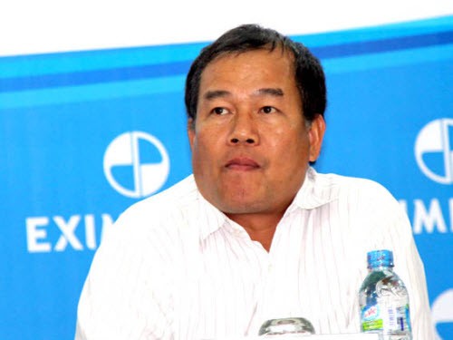 “Chạy vào sân phản ứng trọng tài là sai hoàn toàn”