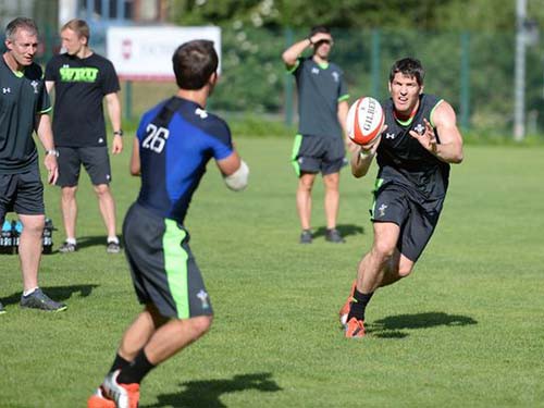 Giật mình với kỹ năng chơi bóng chuẩn xác của các cầu thủ rugby