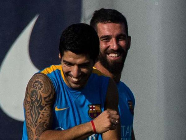 Vừa về Barca, ‘ma mới‘ Arda Turan hổ báo đánh ‘ma cũ’
