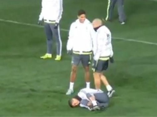 Buồn chân, Pepe chém CR7 không thương tiếc