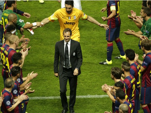 Max Allegri: “Barca trơn như lươn, còn Juve y hệt gà công nghiệp”