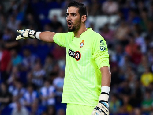 Real Madrid tìm người thay Casillas: Lấy Casilla để ép giá De Gea