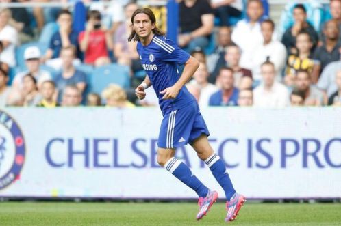 Chelsea bán Filipe Luis, mua cầu thủ Augsburg