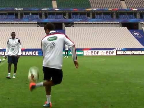 Phân tích pha đỡ bóng điệu nghệ như Varane