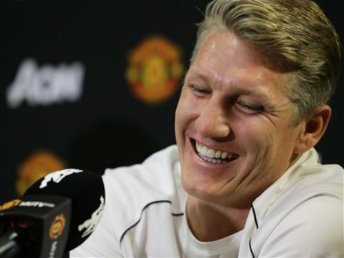 Schweinsteiger phản pháo Beckenbauer