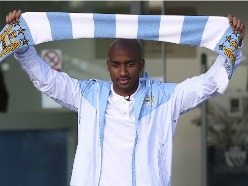Fabian Delph gia nhập Man City