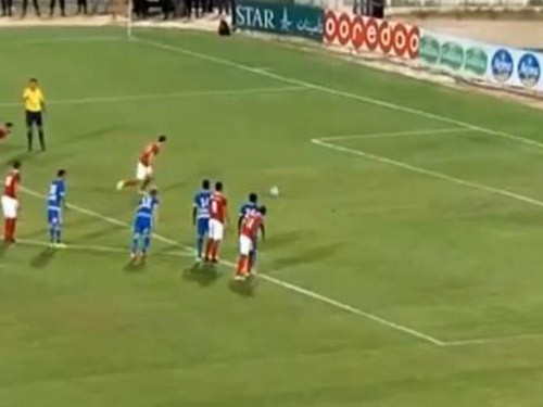 Cầu thủ Tunisia tái hiện cú đá penalty huyền thoại của thánh Johan Cruyff