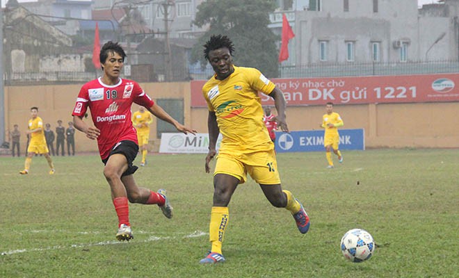 Đồng Tâm Long An 2-1 FLC Thanh Hóa: Tự tay bóp cổ