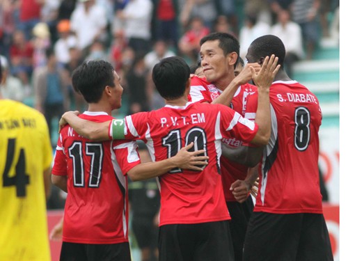 ĐT.LA 2–1 FLC Thanh Hóa: Ngọt ngào