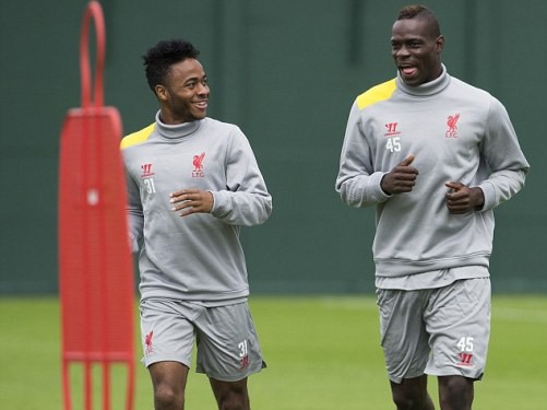 Balotelli nhận “gạch đá” vì khen Sterling
