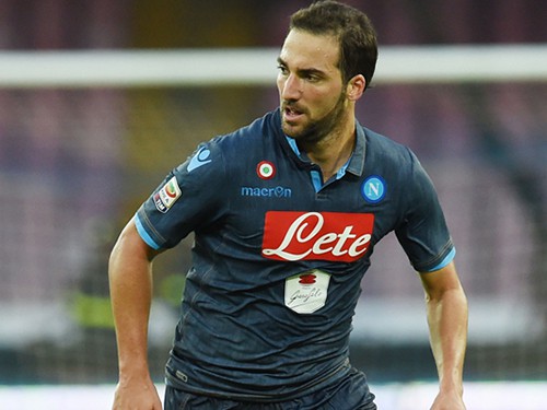 Higuain đánh người bên ngoài hộp đêm