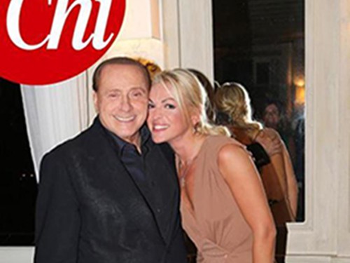 Silvio Berlusconi lấy vòng của mẹ tặng bồ trẻ