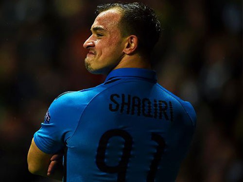 Xherdan Shaqiri ghi siêu phẩm góc hẹp trên sân tập