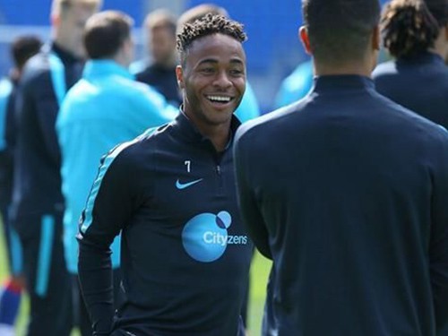 Raheem Sterling trổ tài qua liên tiếp 3 cầu thủ Man City
