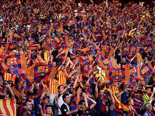 Barca bị phạt vì CĐV “quậy” ở CK Champions League