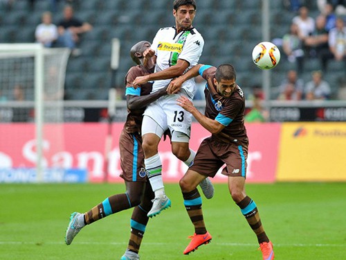 Borussia Moenchengladbach 2-1 Porto: Sai lầm hàng thủ