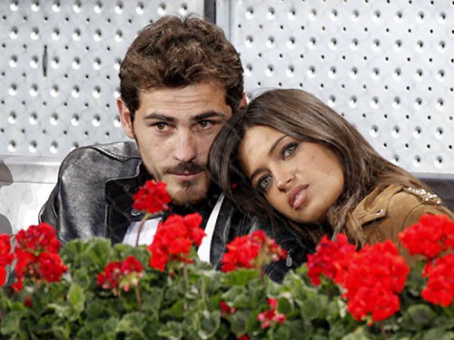 Iker Casillas lo xong việc cho bạn gái tại Porto