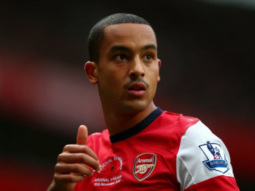 Arsenal sắp trói chân Walcott thêm 4 năm