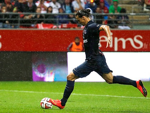 Bài tập sút penalty cực dị của Ibrahimovic