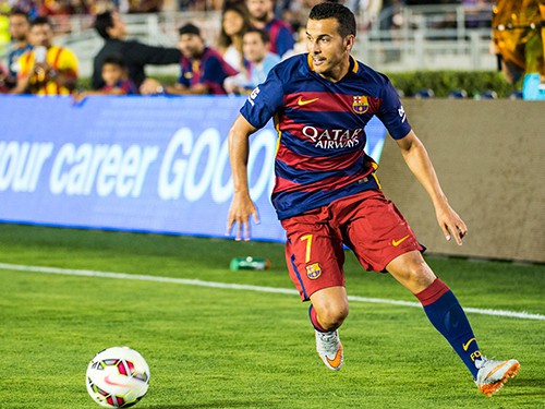 Barca: Miếng mồi ngon của Premier League