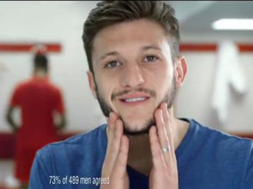 Lallana thành công tới bất ngờ sau khi thế vai Sterling trong quảng cáo mỹ phẩm