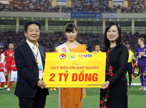Cafe 24h: Thảm họa… kính thưa