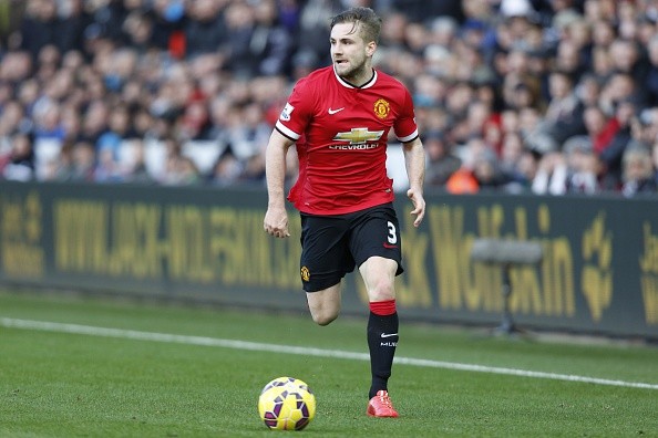 Cú hãm bóng của Luke Shaw và 6 pha bóng ‘hai trong một’