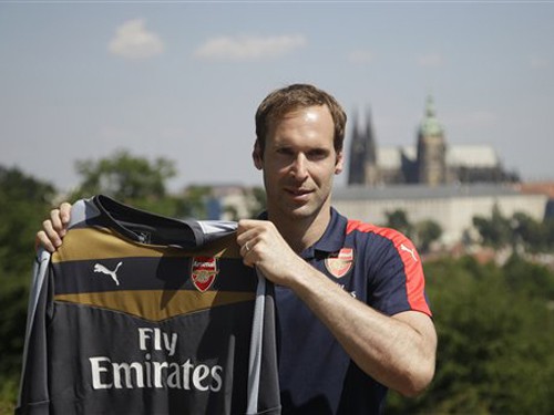 Arsene Wenger: “Petr Cech sẽ là Van der Sar của Arsenal”