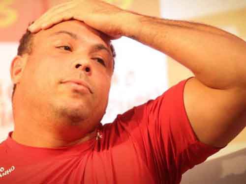 Ronaldo đưa 3 cô gái chuyển giới vào khách sạn
