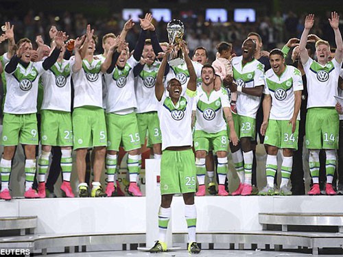 Wolfsburg 1-1 Bayern Munich: Thánh Bendtner hiển linh