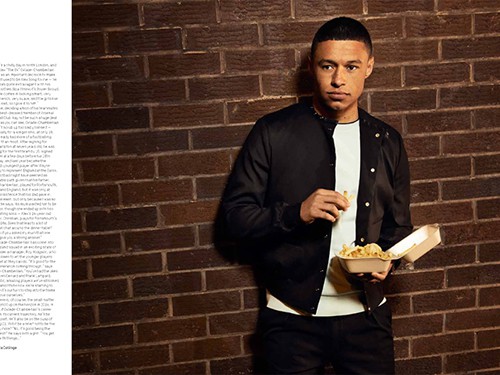 Alex Oxlade-Chamberlain: Người yêu không có, làm khó mẹ già