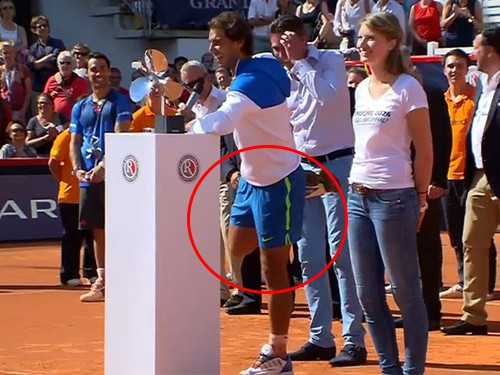 Nadal bị chuột rút vì bài diễn văn quá dài của BTC Hamburg Open
