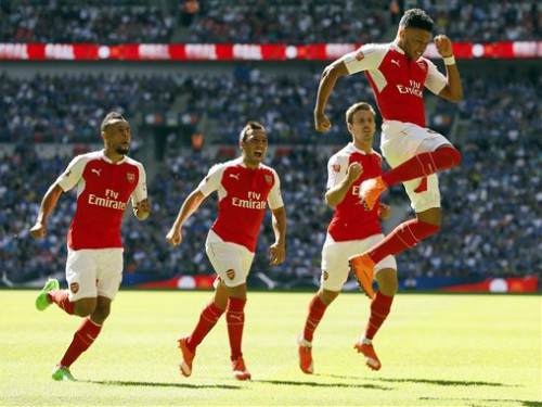 Oxlade-Chamberlain phản pháo những chê bai