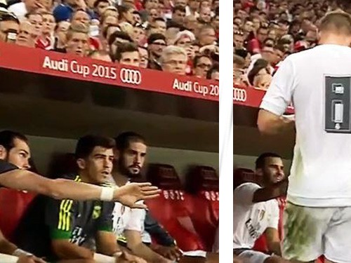 Gareth Bale bị đồng đội ‘bơ’ khi đòi bắt tay