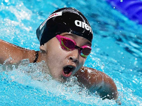 Cô bé 10 tuổi đi vào lịch sử bơi thế giới