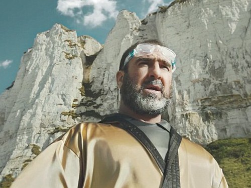 Cantona bơi qua eo biển Manche