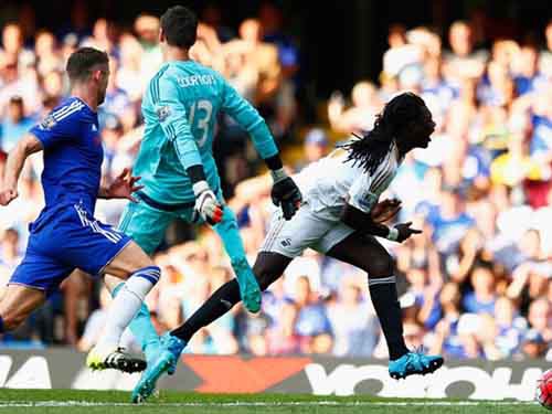 Chelsea 2-2 Swansea: Khởi đầu tệ hại